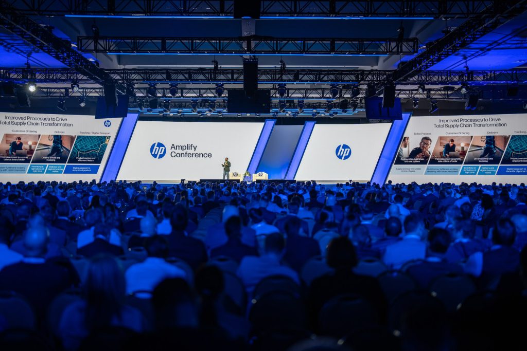 Large crowd watches speaker on stage at hp amplify conference